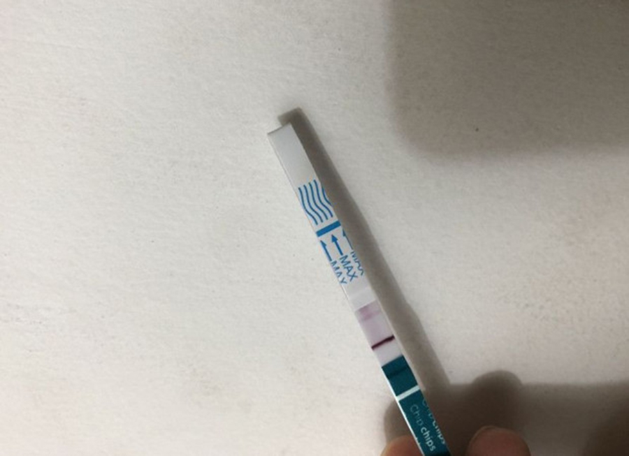 Ảnh đẹp của que thử thai 2 vạch khi tự chụp