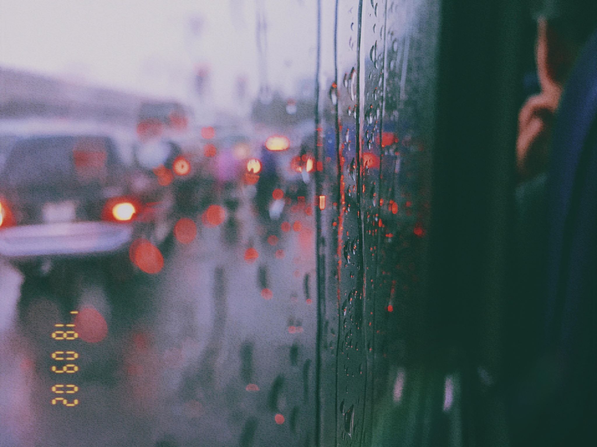 Tải ảnh mưa buồn, giãi bày nỗi niềm, lạc lõng giữa dòng đời - Trường THCS  Bình Chánh