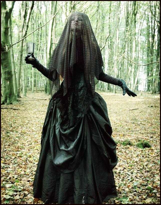 Top những bộ trang phục Halloween gây ám ảnh, in ấn tượng nhất