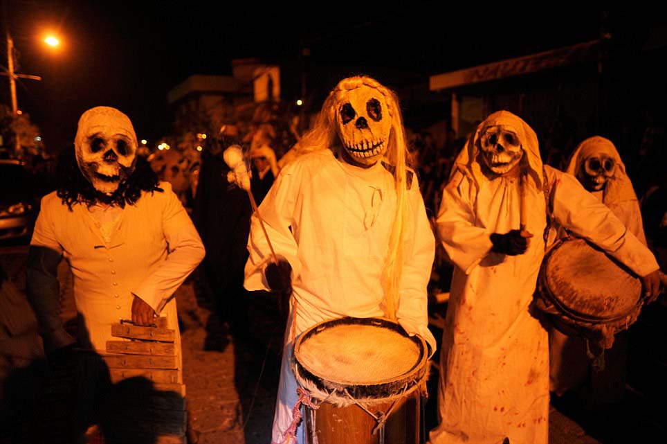 Top những bộ trang phục Halloween gây ám ảnh, in ấn tượng nhất