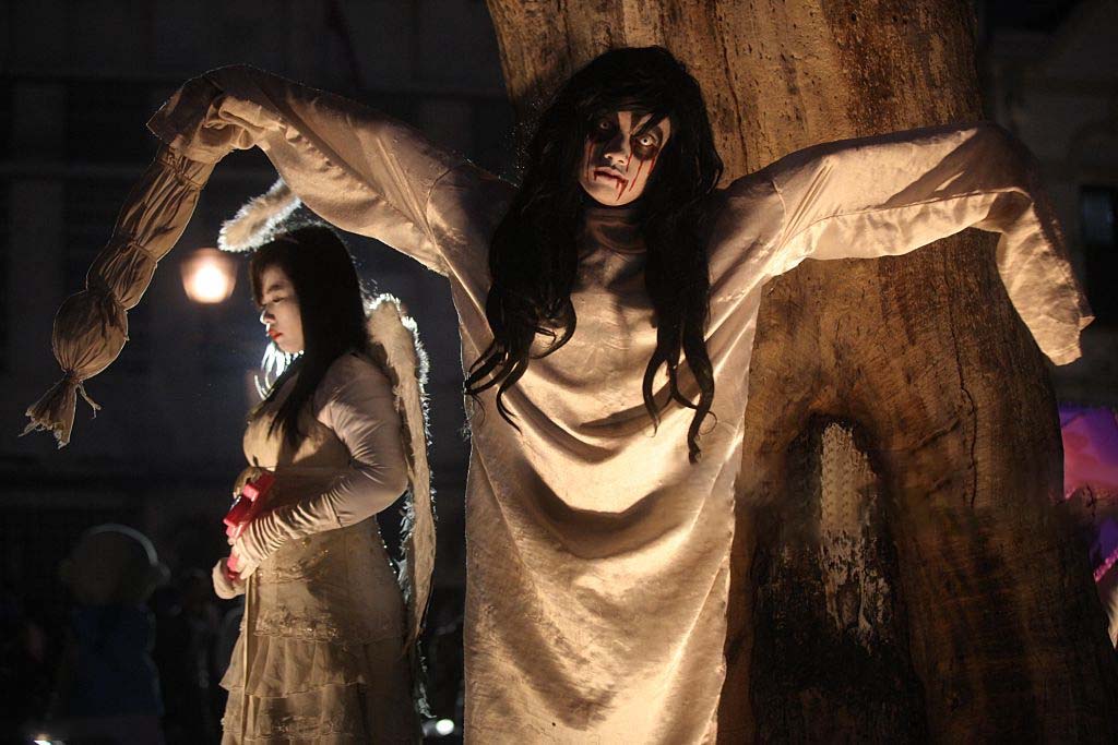 Top những bộ trang phục Halloween gây ám ảnh, in ấn tượng nhất