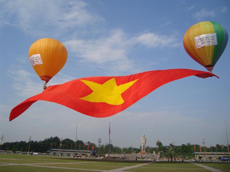 Bức tranh tuyệt vời của lá cờ Việt Nam