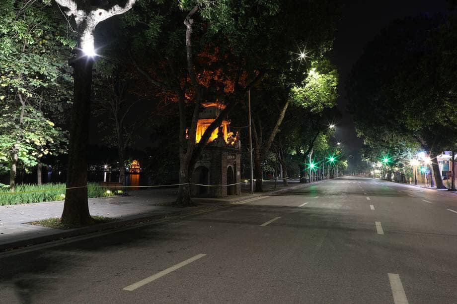 Bức tranh đẹp về đêm của Hồ Gươm - Bộ ảnh tuyệt vời về Hồ Hoàn Kiếm