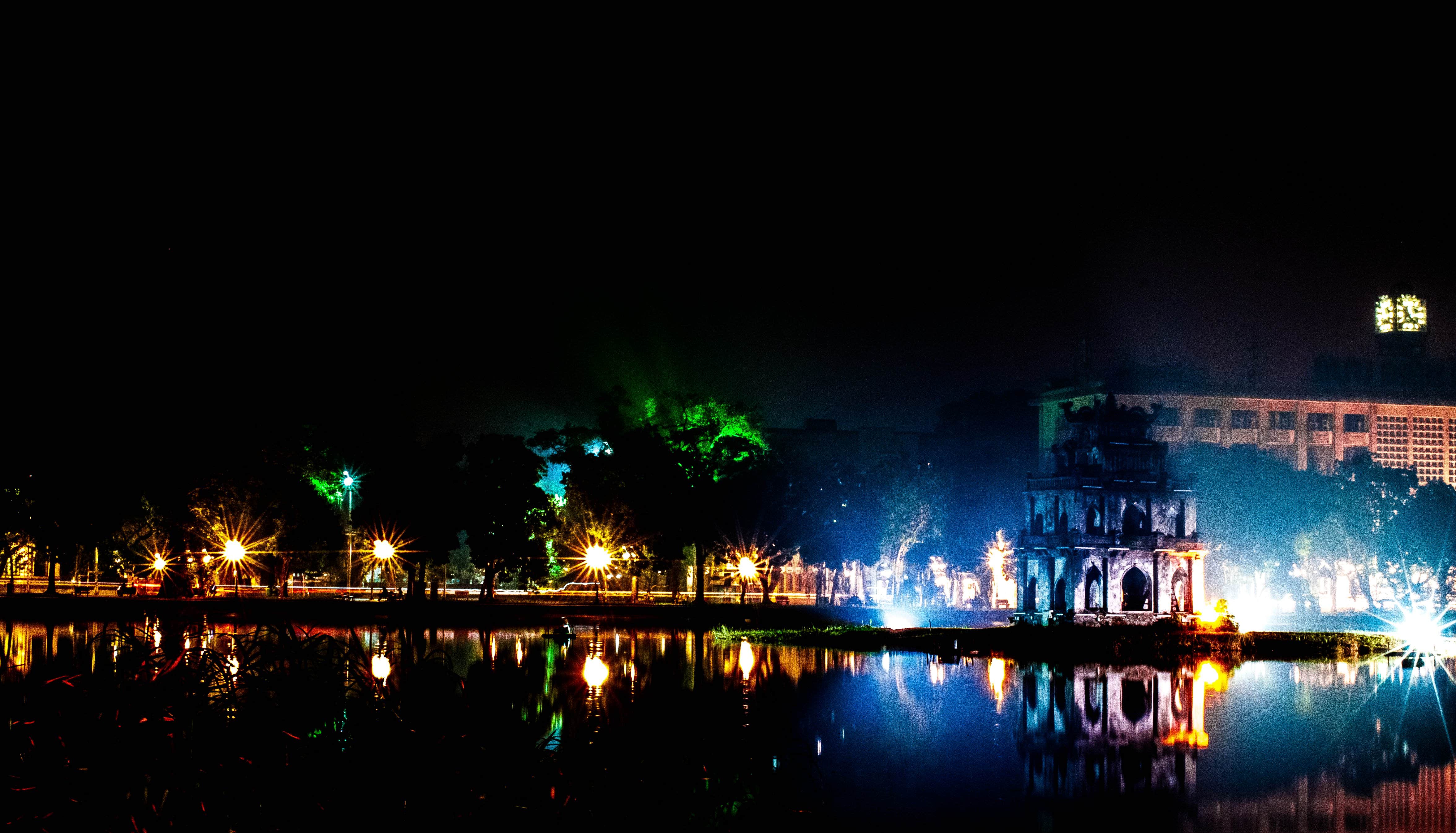 Bức tranh đẹp về đêm của Hồ Gươm - Bộ ảnh tuyệt vời về Hồ Hoàn Kiếm