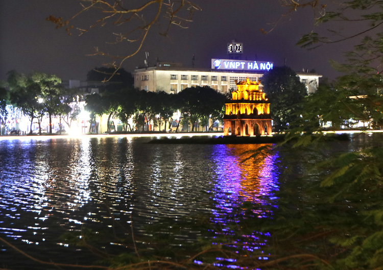 Bức tranh đẹp về đêm của Hồ Gươm - Bộ ảnh tuyệt vời về Hồ Hoàn Kiếm