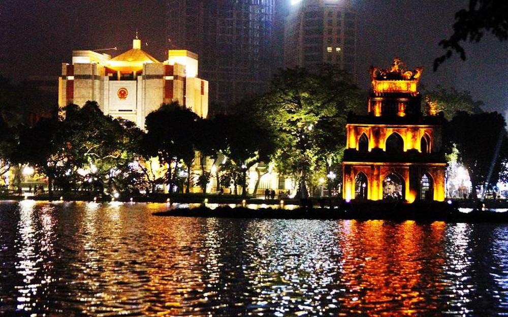 Bức tranh đẹp về đêm của Hồ Gươm - Bộ ảnh tuyệt vời về Hồ Hoàn Kiếm