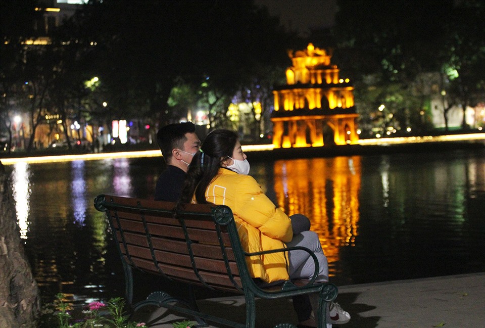 Bức tranh đẹp về đêm của Hồ Gươm - Bộ ảnh tuyệt vời về Hồ Hoàn Kiếm