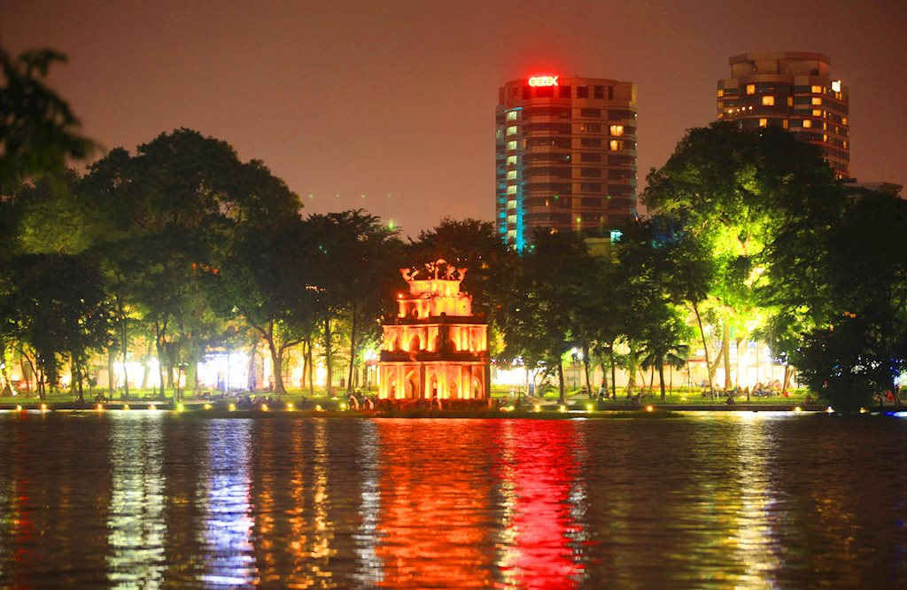 Bức tranh đẹp về đêm của Hồ Gươm - Bộ ảnh tuyệt vời về Hồ Hoàn Kiếm