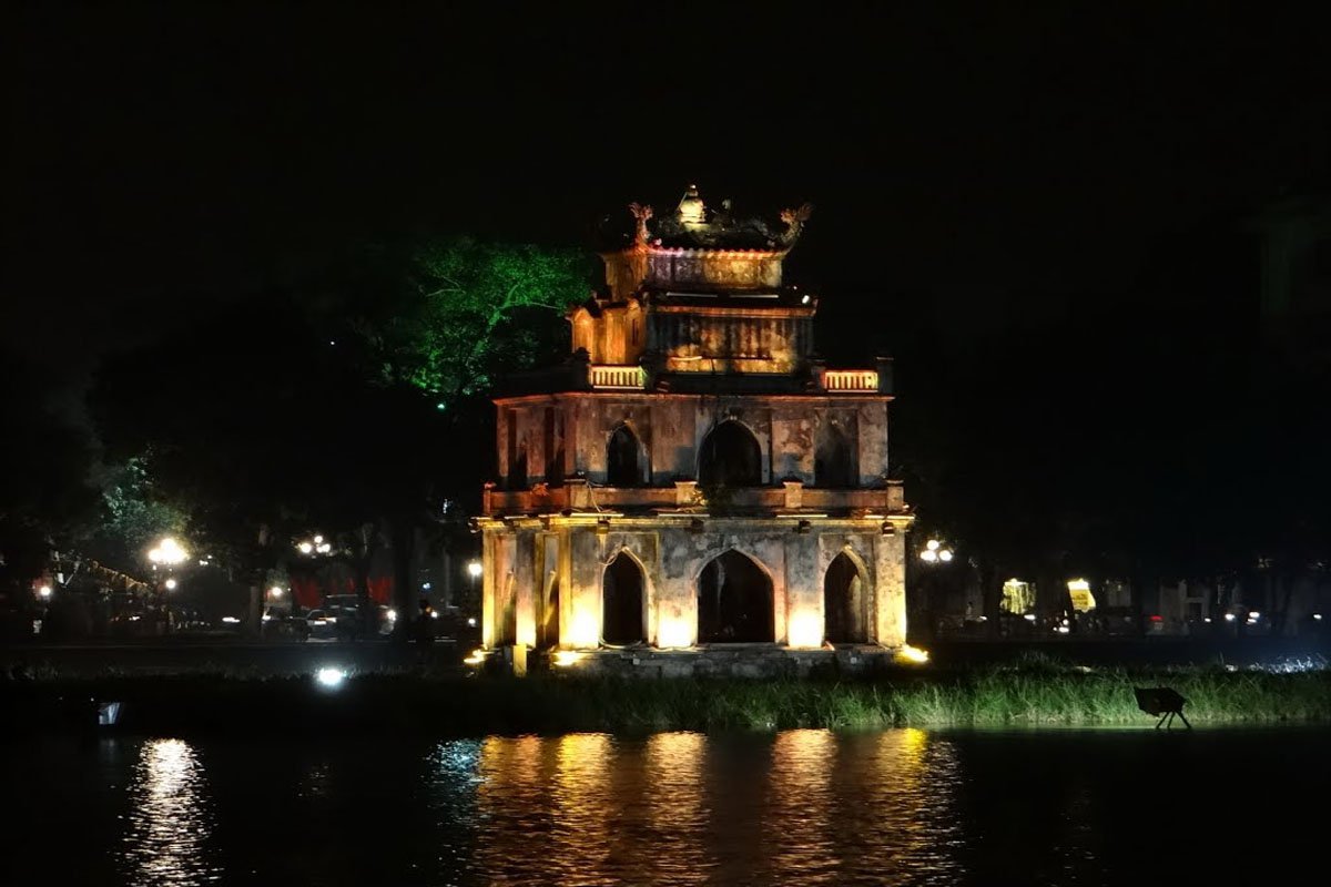 Bức tranh đẹp về đêm của Hồ Gươm - Bộ ảnh tuyệt vời về Hồ Hoàn Kiếm