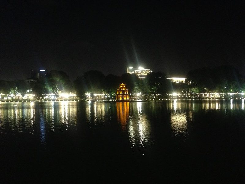 Bức tranh đẹp về đêm của Hồ Gươm - Bộ ảnh tuyệt vời về Hồ Hoàn Kiếm
