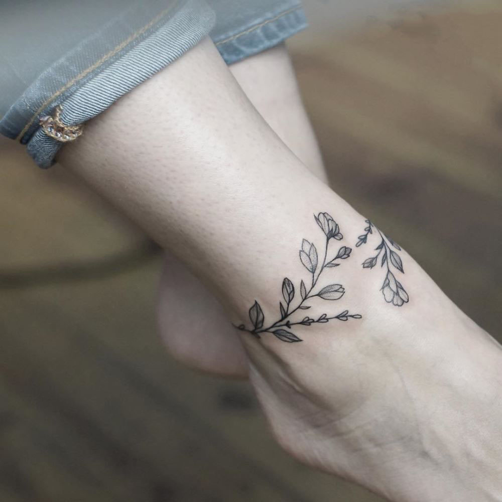 Hình xăm lắc chân mini, Mẫu tattoo vòng cổ chân đẹp - ALONGWALKER