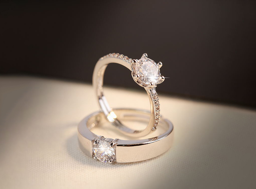 Chụp ảnh cưới có nên đeo nhẫn cưới hay không?