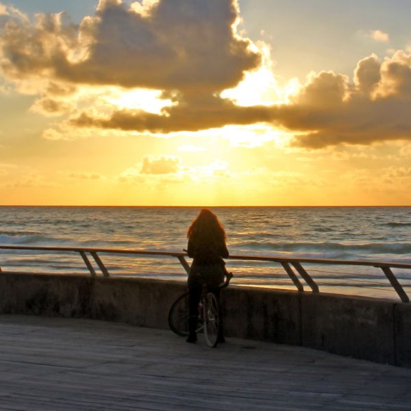 Khám phá vẻ đẹp biển buồn, tâm trạng và cô đơn