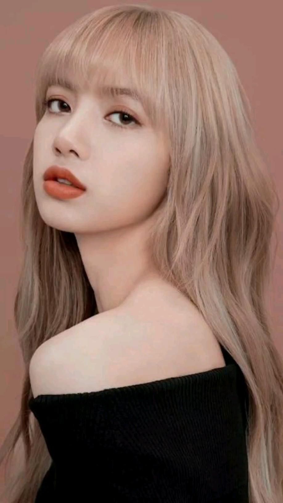 Hình ảnh xinh đẹp của Lisa (Black Pink)