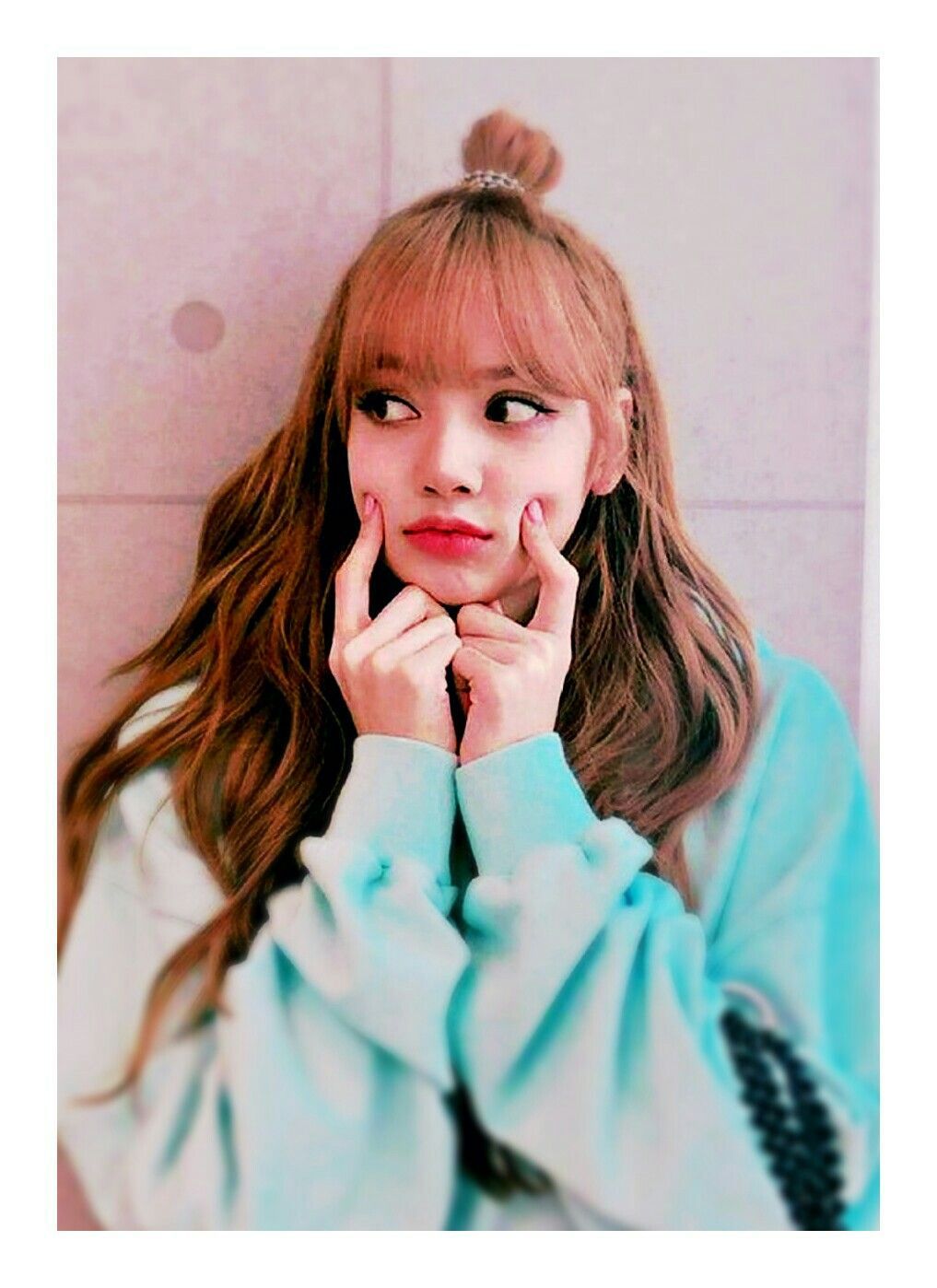 Hình ảnh xinh đẹp của Lisa (Black Pink)