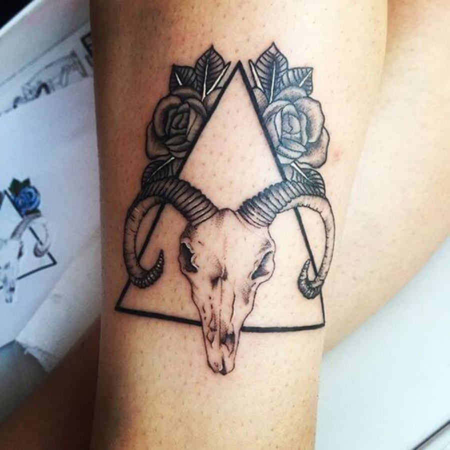 Recycle Tattoo - 𝐑𝐄𝐂𝐘𝐂𝐋𝐄 𝐓♻️𝐓𝐓𝐎𝐎 Hỏi: Cung Ma Kết (Capricorn)  có gì đặc biệt ? -------------- Đáp : Cung Ma Kết (Capricorn ♑) chòm sao  mang đến nét truyền thống, sự kiên