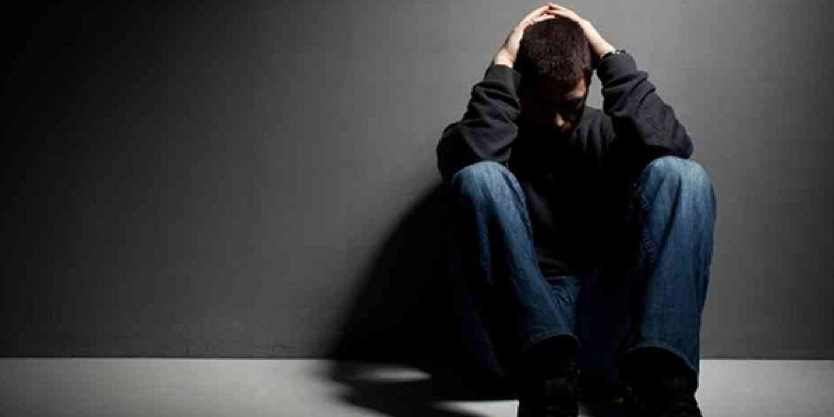 Hình ảnh chàng trai rơi nước mắt tâm trạng buồn đẹp