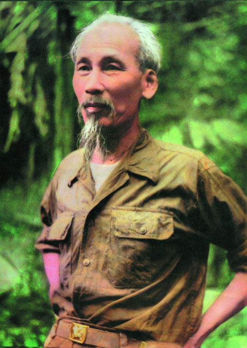 Hình ảnh đẹp của Chủ tịch Hồ Chí Minh - Bức tranh tình yêu dành cho một lãnh tụ vô song