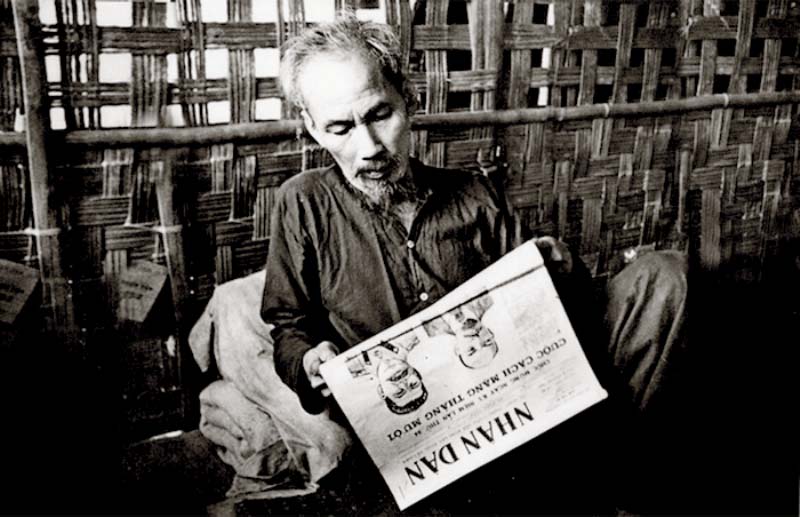 Hình ảnh đẹp của Chủ tịch Hồ Chí Minh - Bức tranh tình yêu dành cho một lãnh tụ vô song