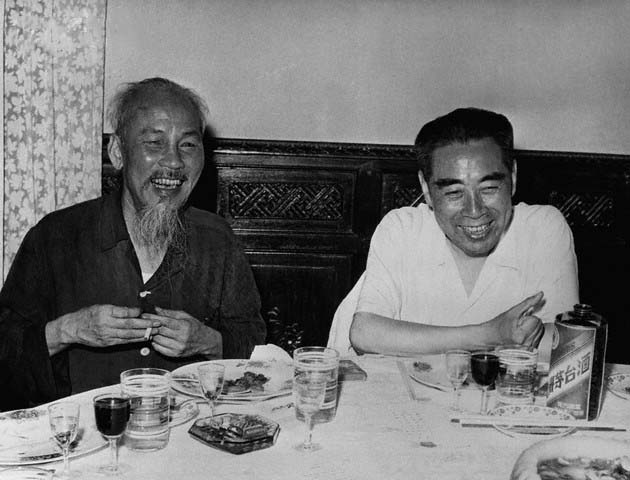 Hình ảnh đẹp của Chủ tịch Hồ Chí Minh - Bức tranh tình yêu dành cho một lãnh tụ vô song