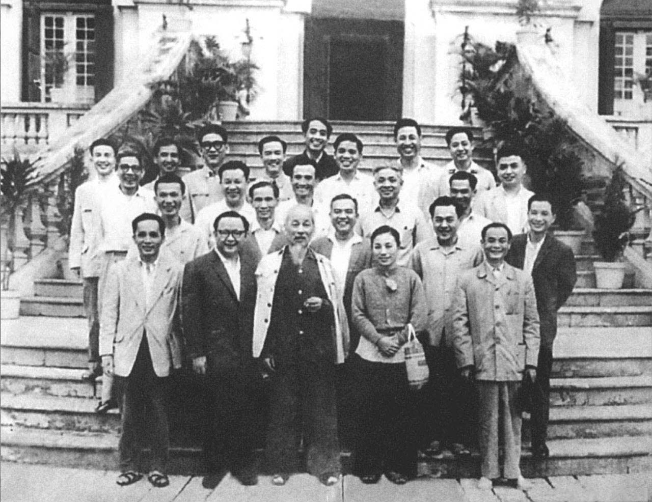 Hình ảnh đẹp của Chủ tịch Hồ Chí Minh - Bức tranh tình yêu dành cho một lãnh tụ vô song