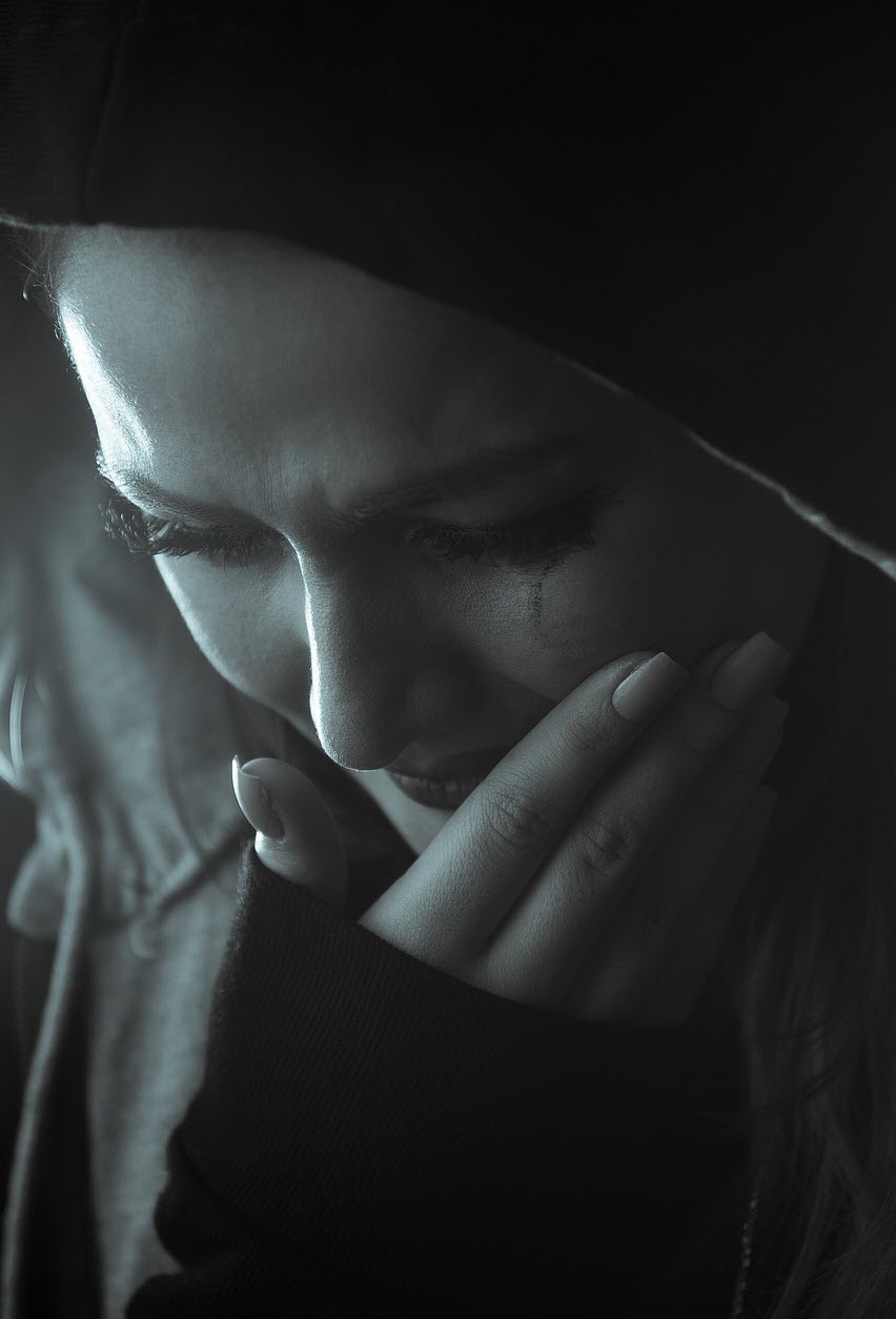 Hình avatar buồn, nữ khóc đầy cảm xúc