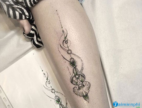 Khám phá vẻ đẹp của hình xăm chân mini dành cho cả nam và nữ.