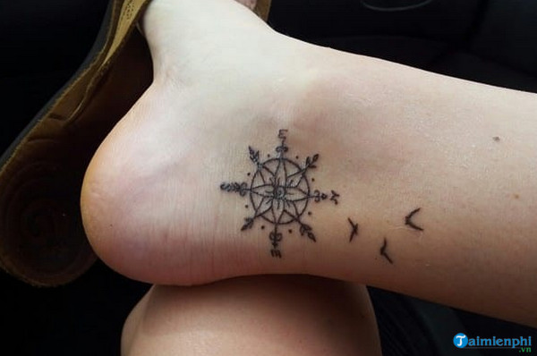 Khám phá vẻ đẹp của hình xăm chân mini dành cho cả nam và nữ.