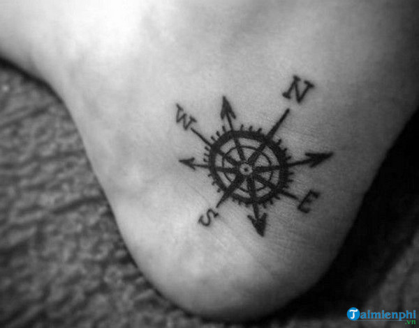 Khám phá vẻ đẹp của hình xăm chân mini dành cho cả nam và nữ.