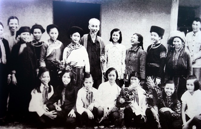 Bức tranh đẹp nhất về Bác Hồ và thiếu nhi