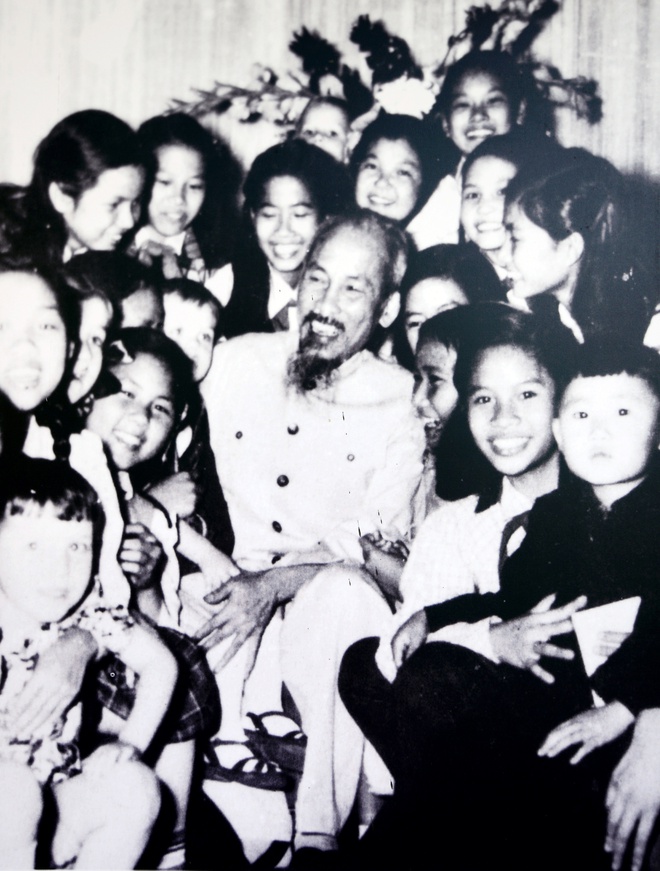 Bức tranh đẹp nhất về Bác Hồ và thiếu nhi