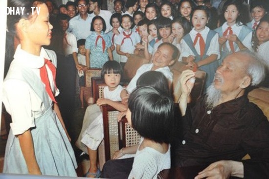 Bức tranh đẹp nhất về Bác Hồ và thiếu nhi