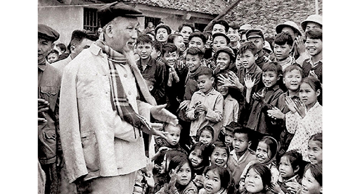 Bức tranh đẹp nhất về Bác Hồ và thiếu nhi