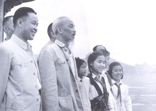 Bức tranh đẹp nhất về Bác Hồ và thiếu nhi