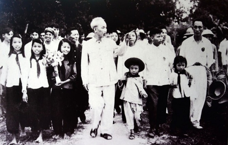 Bức tranh đẹp nhất về Bác Hồ và thiếu nhi