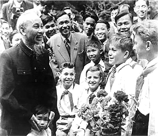 Bức tranh đẹp nhất về Bác Hồ và thiếu nhi