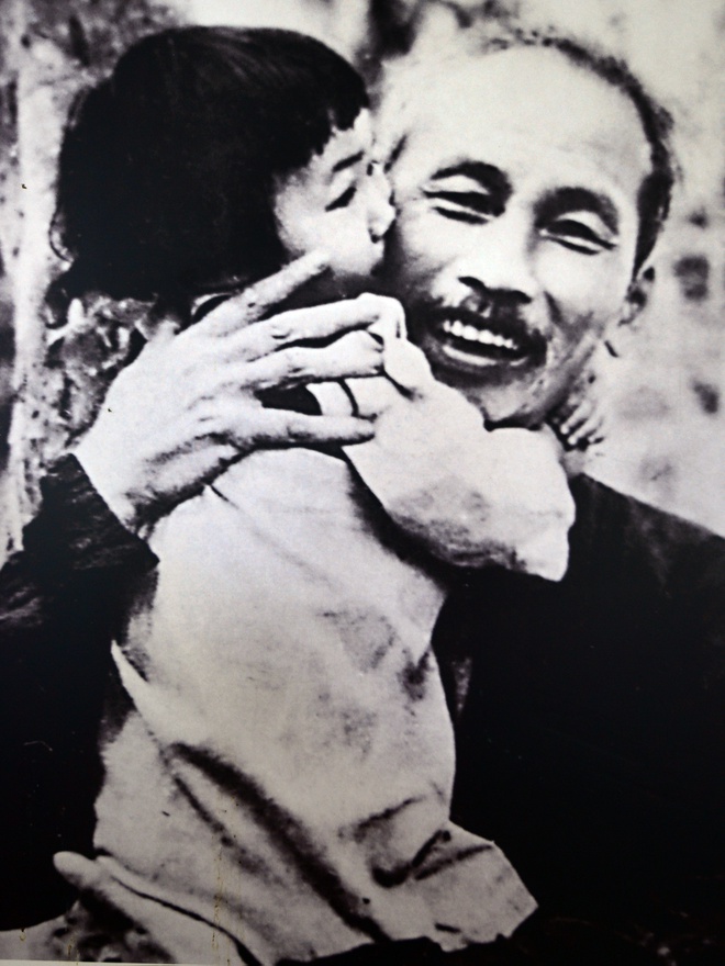 Bức tranh đẹp nhất về Bác Hồ và thiếu nhi