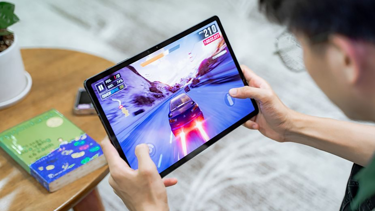 Great price, full accessories included, no need to buy extra – these are  the reasons why the Galaxy Tab S9 Plus is currently outperforming the iPad  Air 5.