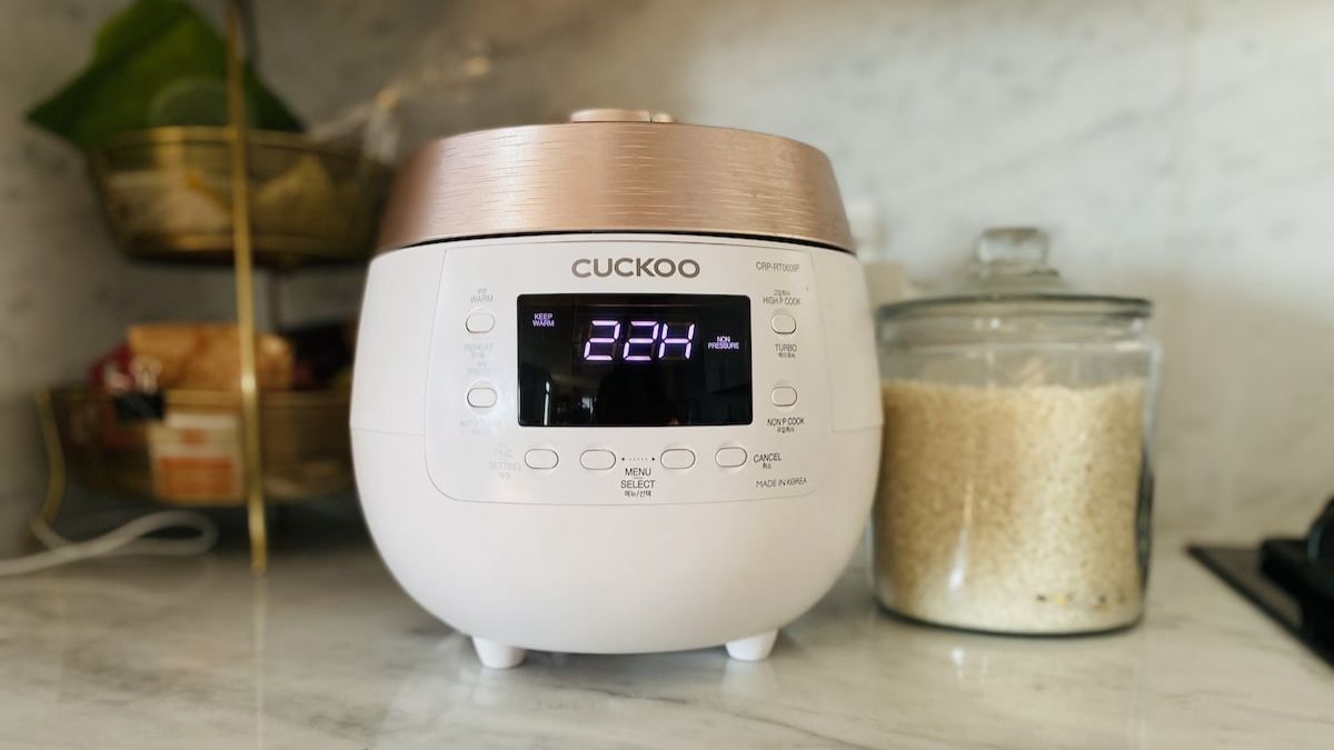 Unlock the simplicity of using the Cuckoo electric rice cooker, have