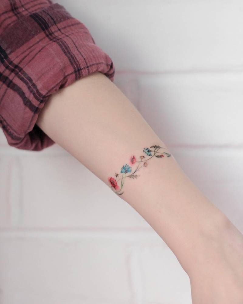 Wonderful bracelet tattoo designs // Wrist bracelet tattoo designs for  women. - YouTube