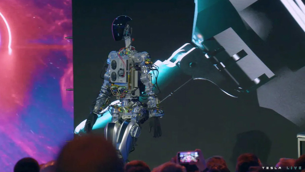 Elon Musk introduces AI robot Optimus, exuding a human-like presence