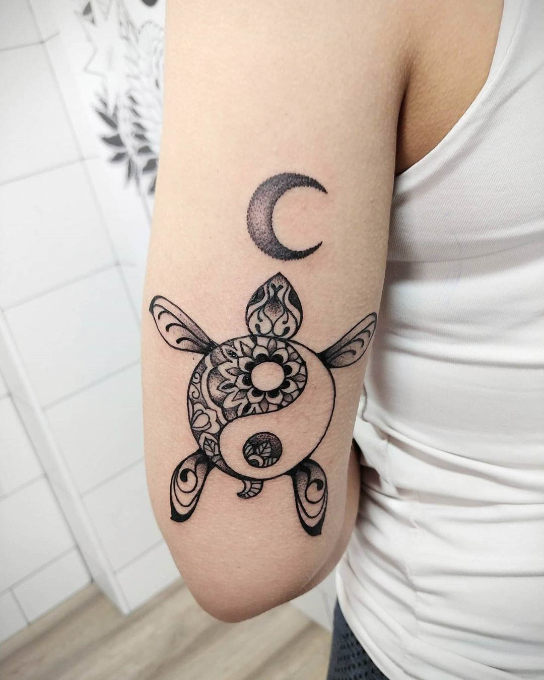Buy TEMPORARY TATTOO Set of 2 Wrist Size Tattoos / Turtle / Fish / Seahorse  / Starfish / Geo Cat / Bee/anchor/swallow/crab Online in India - Etsy