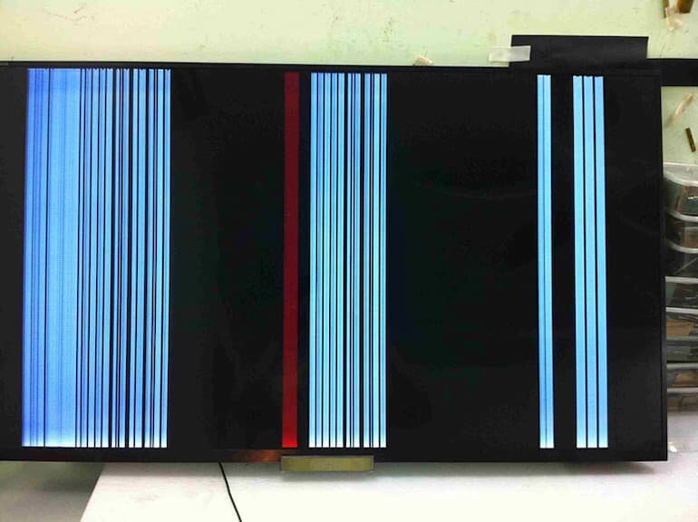 TCL TV Screen Stripes Causes & Solutions Mytour.vn