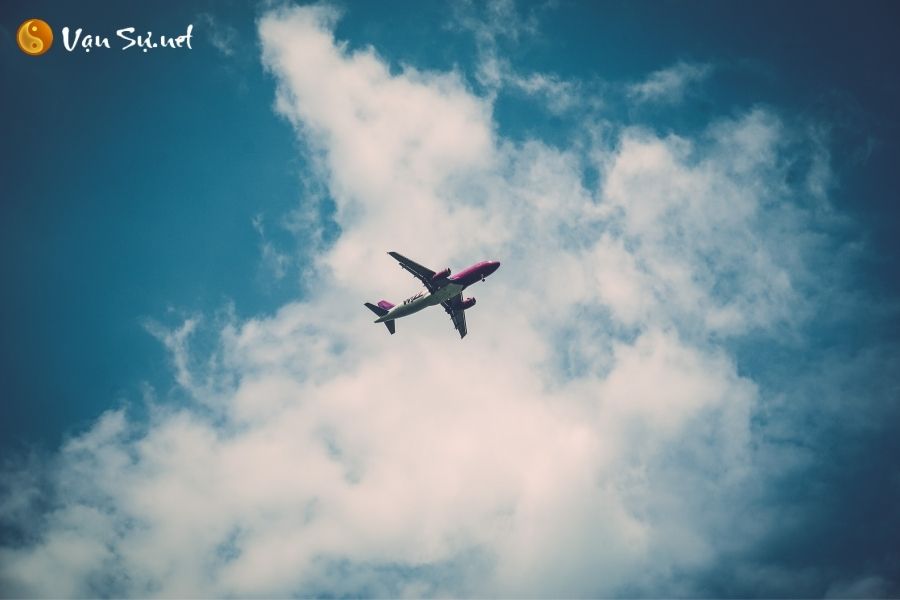 Nằm Mơ Thấy Mình Đi Máy Bay: Khám Phá Ý Nghĩa Tích Cực và Cơ Hội Thành Công