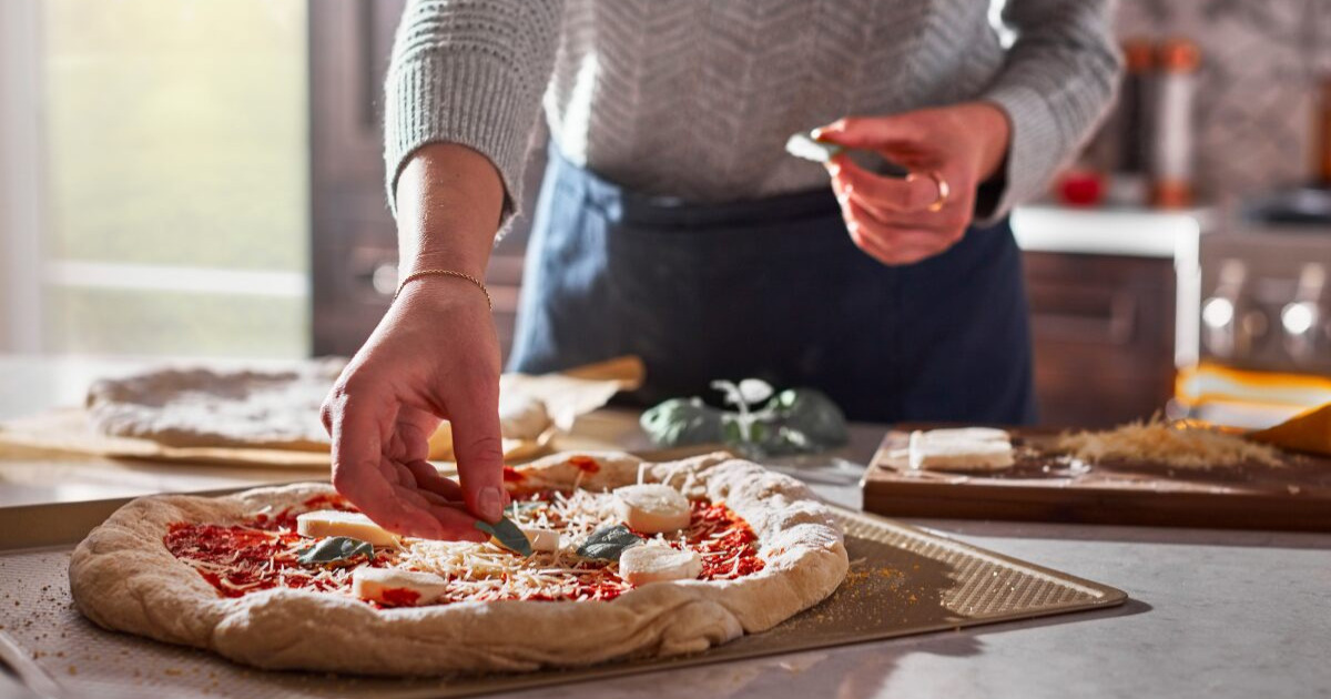 How long can pizza last in the fridge?