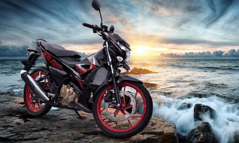 So sánh chiếc xe máy Suzuki Raider R150 và Suzuki Satria F150