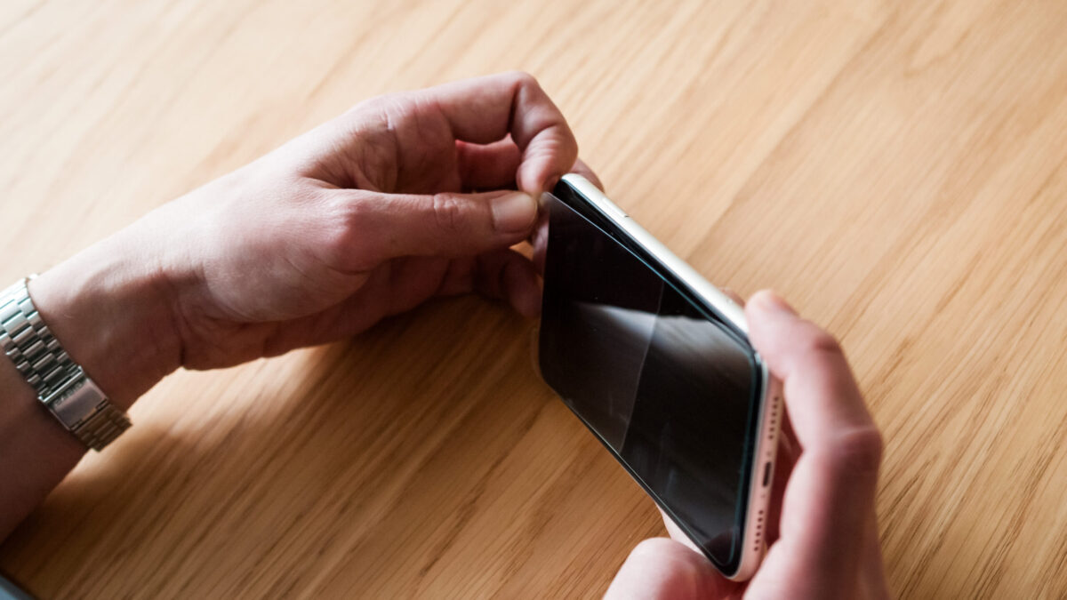 Secret Method How to Apply Screen Protector Without Air Bubbles for