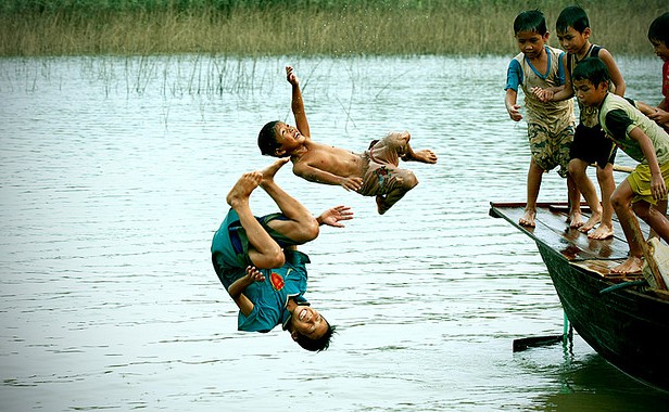 Mơ Thấy Đi Tắm - Giải Mã Ý Nghĩa và Tình Huống Thường Gặp