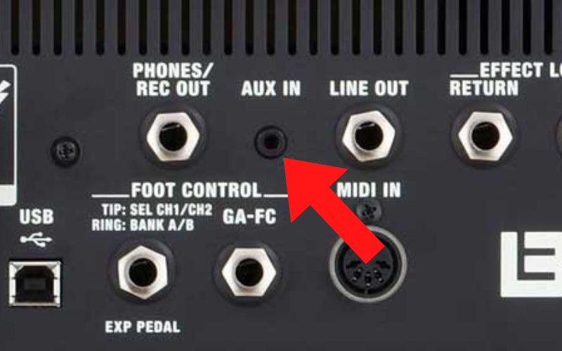 Why is the AUX port on amplifiers important? How to utilize the AUX port