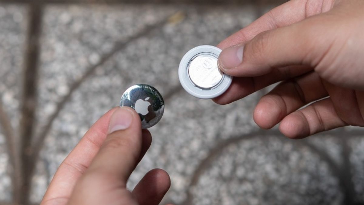 Effortless DIY Battery Replacement for Your AirTag A Secret iFans